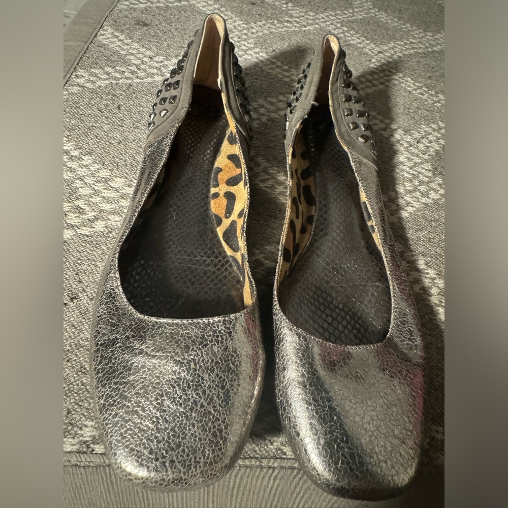 Flats - Picture 2 of 4